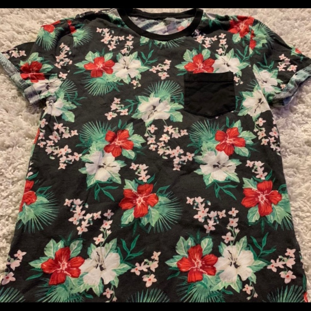 Men’s T-Shirt.. size XS